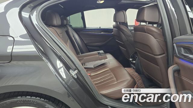 BMW 5-Series 2020 — photo 17
