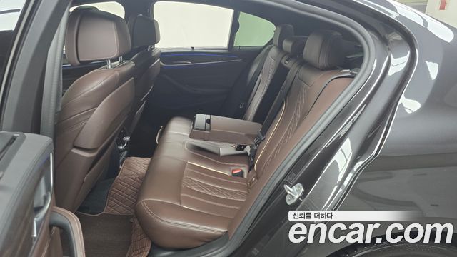 BMW 5-Series 2020 — photo 18