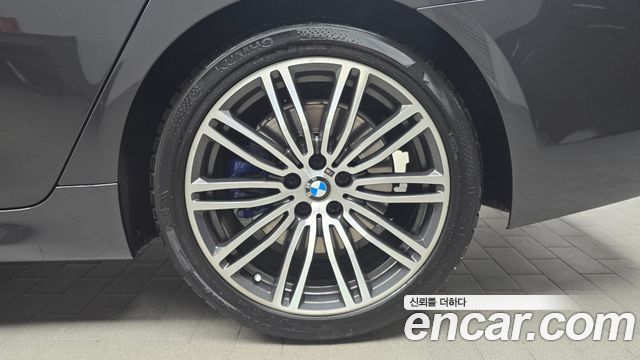 BMW 5-Series 2020 — photo 7