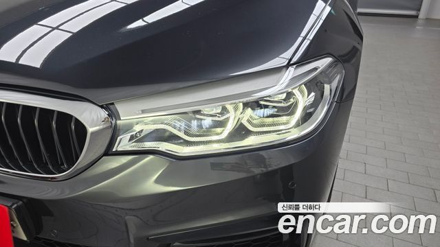 BMW 5-Series 2020 — photo 8