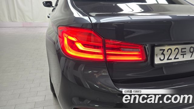 BMW 5-Series 2020 — photo 9