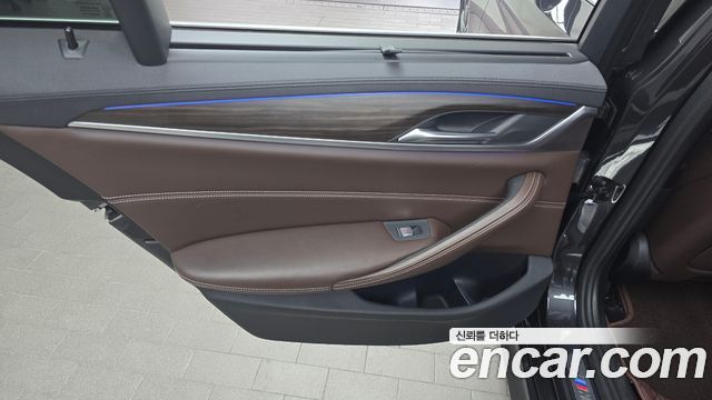 BMW 5-Series 2020 — photo 15