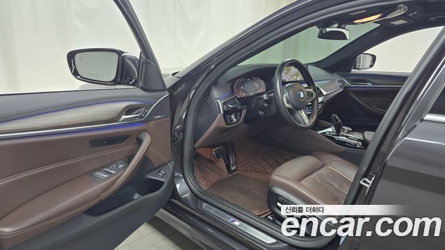 BMW 5-Series 2020 — photo 16