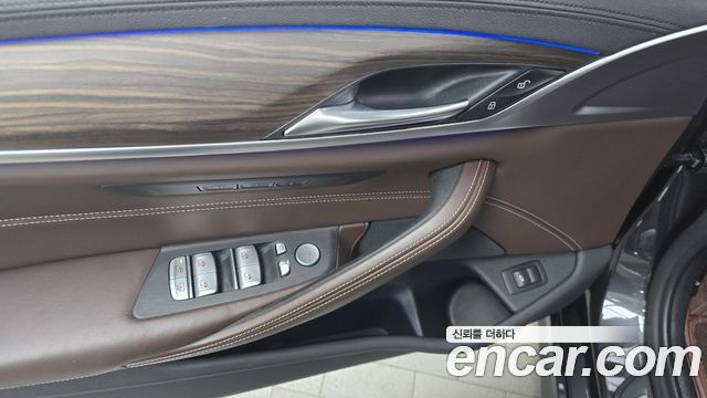 BMW 5-Series 2020 — photo 28