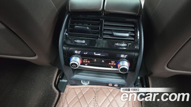 BMW 5-Series 2020 — photo 29