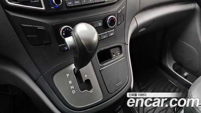 Hyundai Starex 2017 — photo 9