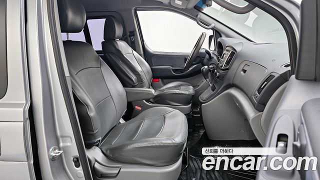 Hyundai Starex 2017 — photo 11