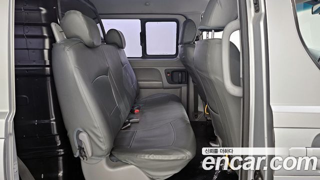 Hyundai Starex 2017 — photo 12