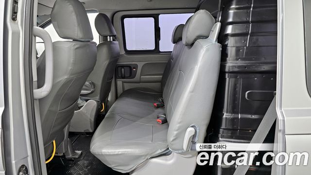 Hyundai Starex 2017 — photo 13