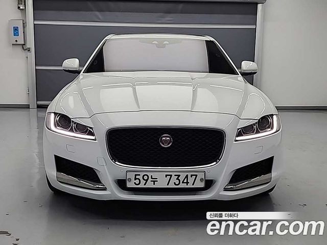 Jaguar XF 2017 — photo 2
