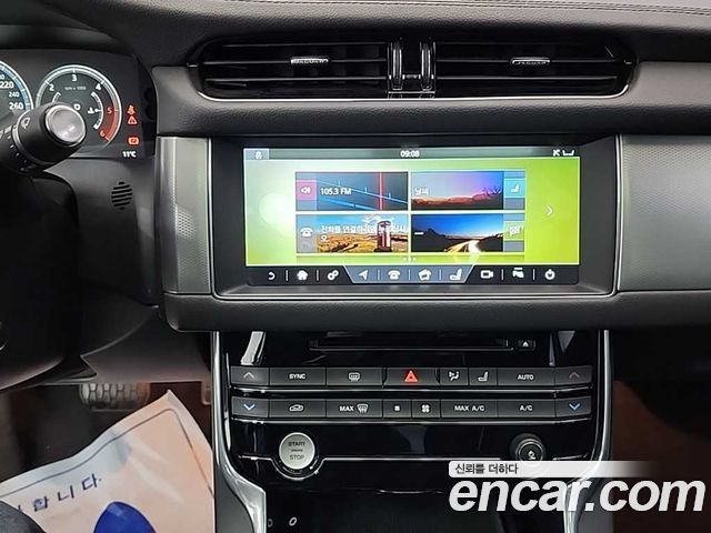 Jaguar XF 2017 — photo 10