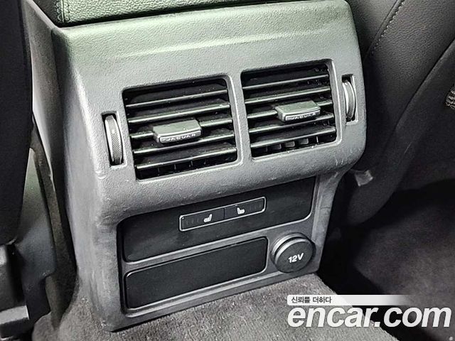 Jaguar XF 2017 — photo 13