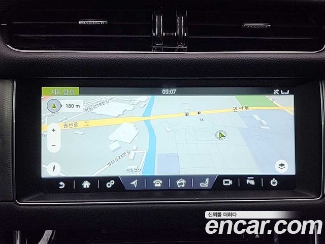Jaguar XF 2017 — photo 15