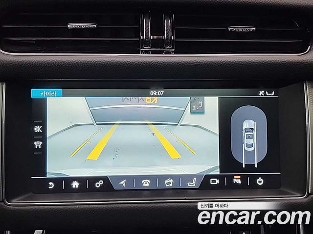 Jaguar XF 2017 — photo 16
