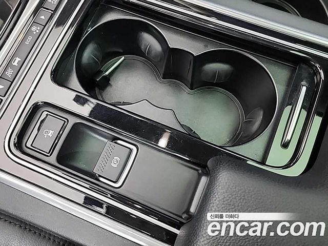 Jaguar XF 2017 — photo 17