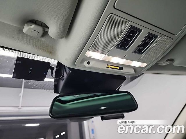 Jaguar XF 2017 — photo 18