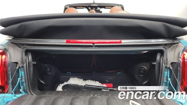 Mini Cooper Convertible 2019 — photo 22