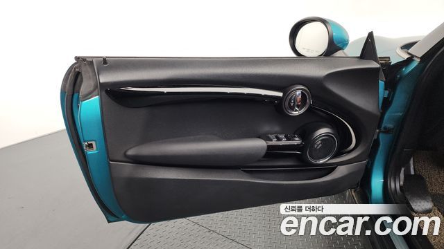 Mini Cooper Convertible 2019 — photo 14
