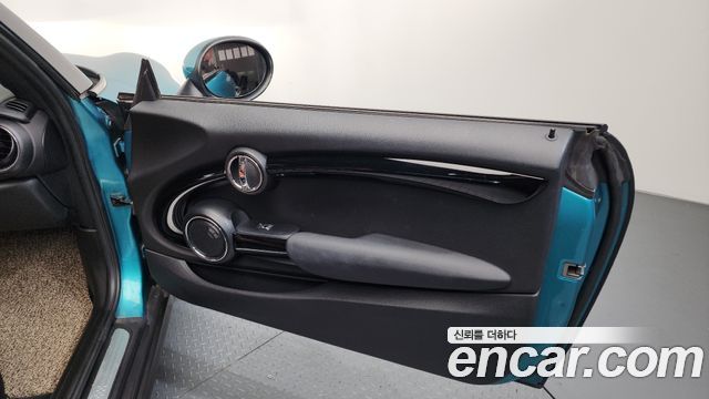 Mini Cooper Convertible 2019 — photo 15