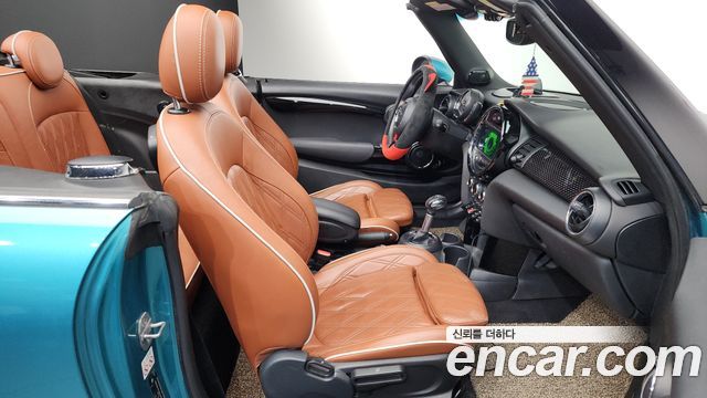 Mini Cooper Convertible 2019 — photo 16
