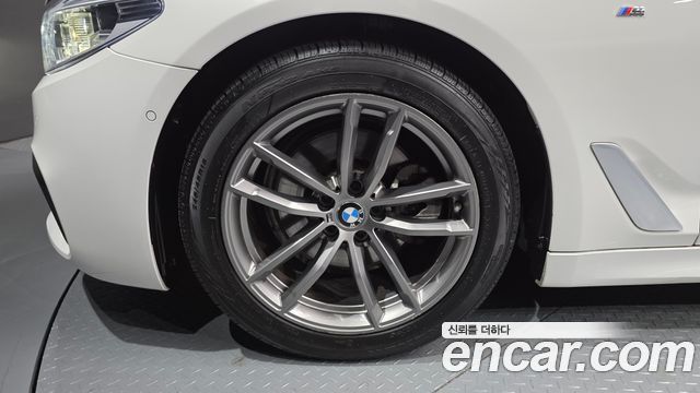 BMW 5-Series 2019 — photo 5
