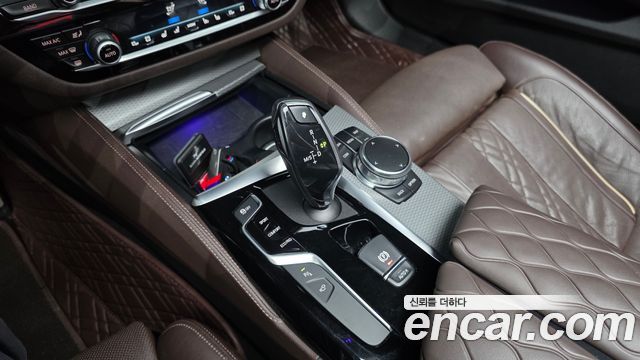 BMW 5-Series 2019 — photo 9