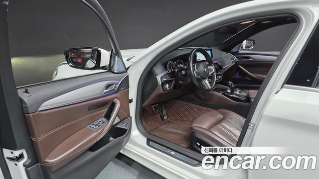 BMW 5-Series 2019 — photo 10
