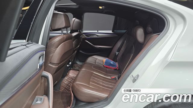 BMW 5-Series 2019 — photo 12