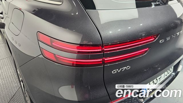 Genesis GV70 2021 — photo 9