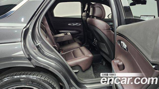 Genesis GV70 2021 — photo 16