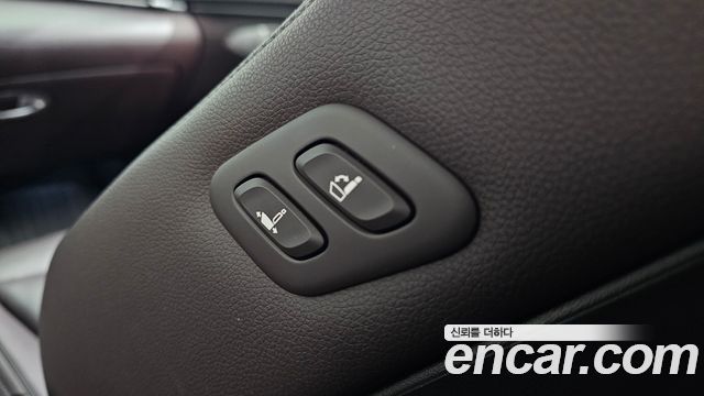 Genesis GV70 2021 — photo 30