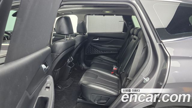 Hyundai Santafe 2019 — photo 18