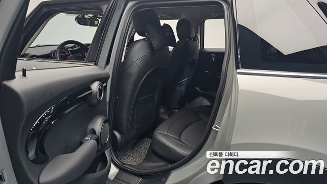 Mini Cooper 2022 — photo 17