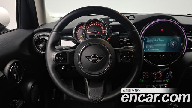 Mini Cooper 2022 — photo 18