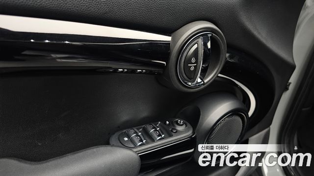 Mini Cooper 2022 — photo 23