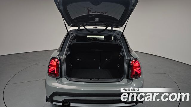 Mini Cooper 2022 — photo 26