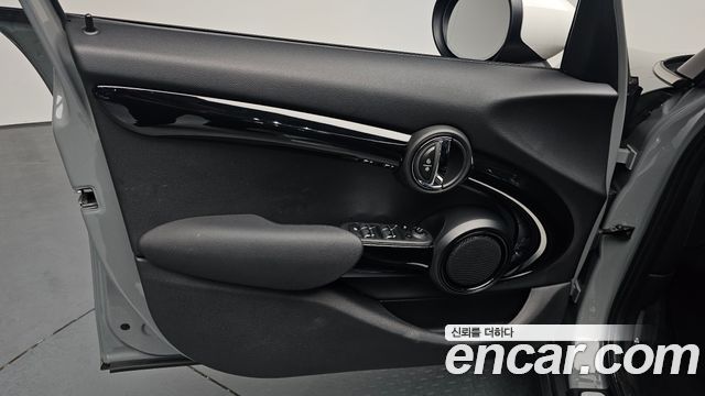 Mini Cooper 2022 — photo 14