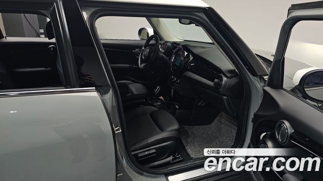 Mini Cooper 2022 — photo 16