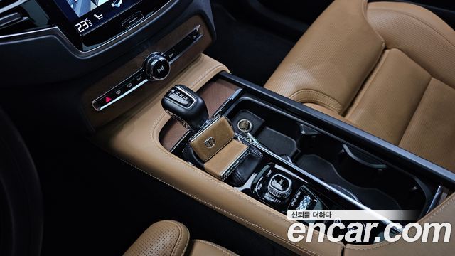 Volvo XC90 2017 — photo 12