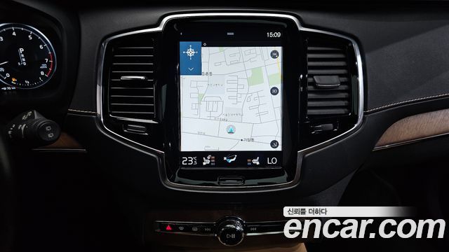 Volvo XC90 2017 — photo 19