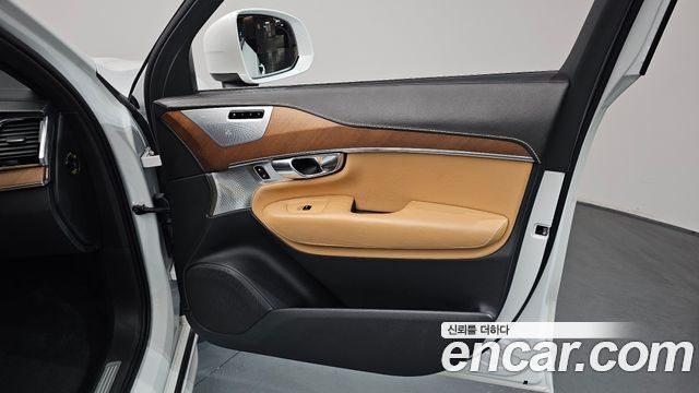 Volvo XC90 2017 — photo 14