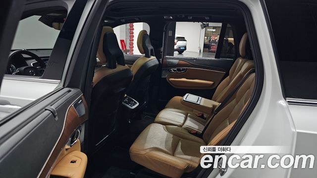 Volvo XC90 2017 — photo 16