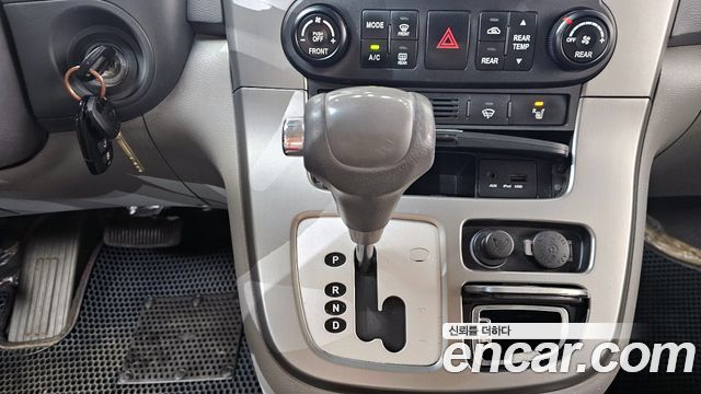 Kia Canival 2009 — photo 9