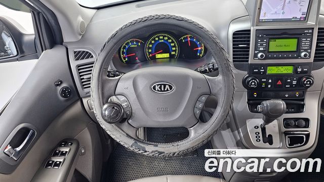 Kia Canival 2009 — photo 12