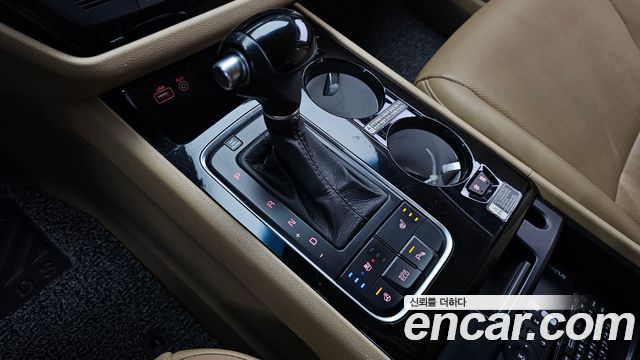 Kia Canival 2015 — photo 9