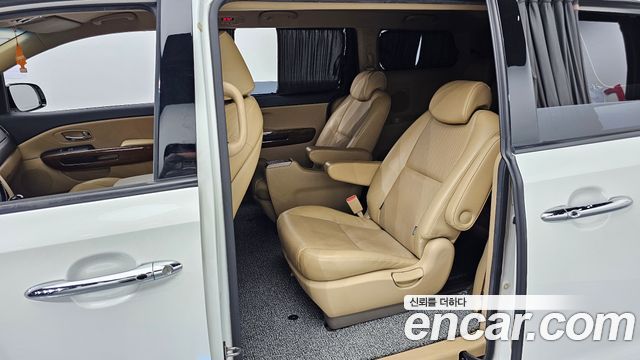 Kia Canival 2015 — photo 12