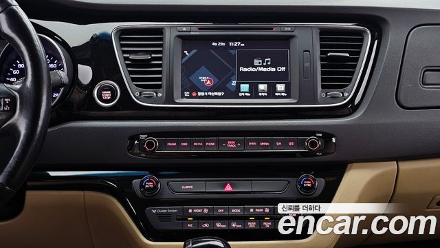 Kia Canival 2015 — photo 14