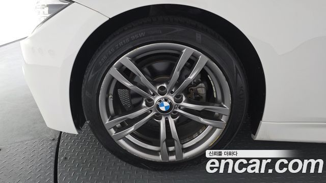 BMW 3-Series 2018 — photo 5