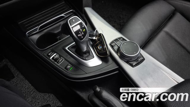 BMW 3-Series 2018 — photo 12