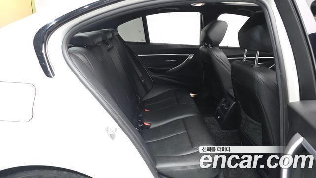 BMW 3-Series 2018 — photo 17